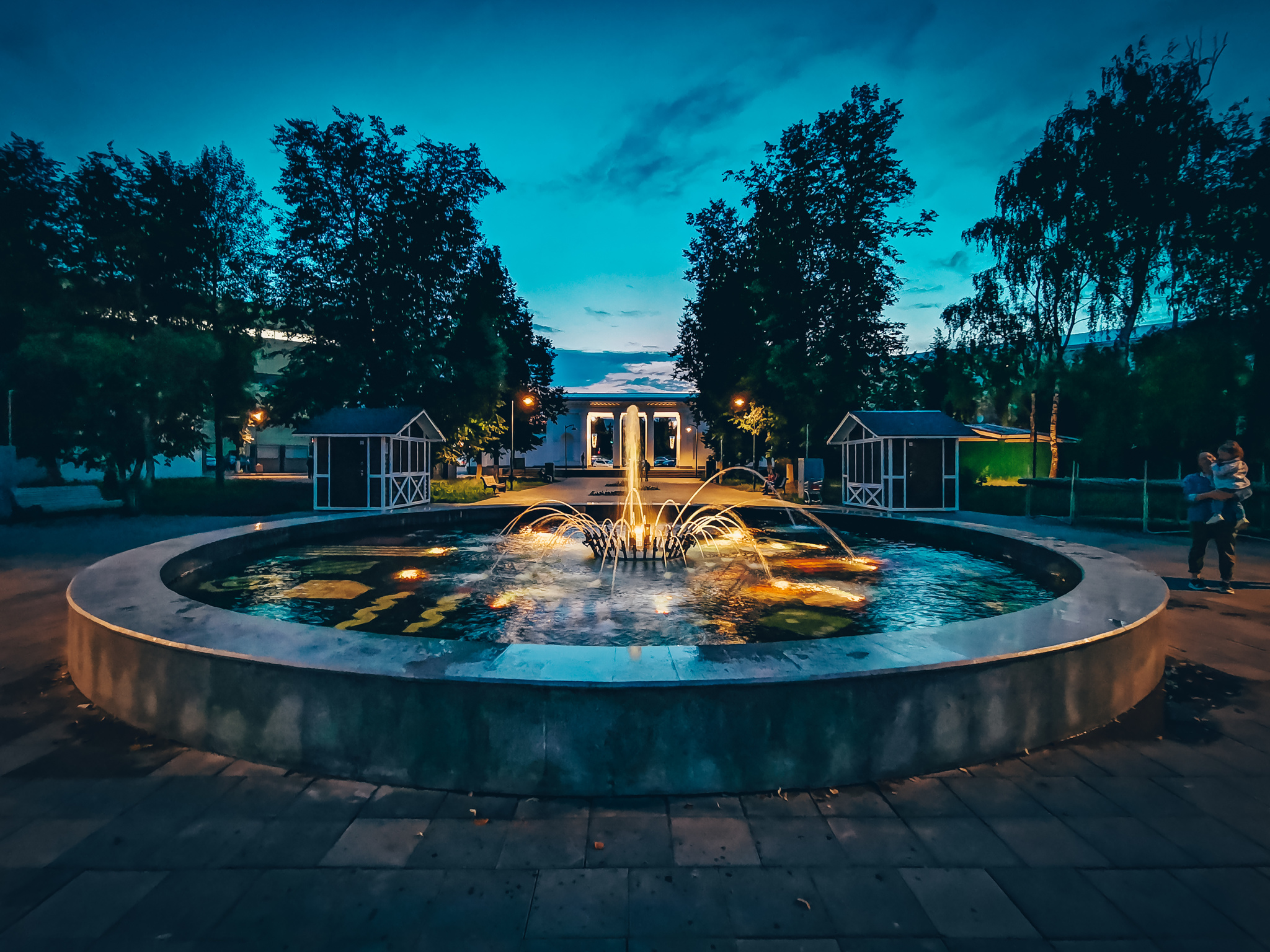 Evening city - My, Mobile photography, Dzerzhinsk, Evening, Town, Night, Huawei mate 20, Lightroom, Fountain, , Score, Longpost