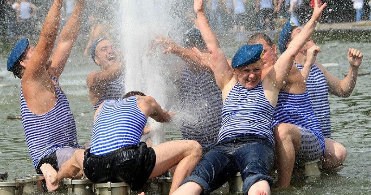 In St. Petersburg, the authorities threatened to turn off the fountains on Airborne Forces Day - Day of the Airborne Forces, Saint Petersburg, Fountain, Water cut-off, Longpost