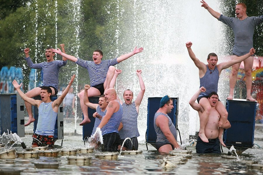 In St. Petersburg, the authorities threatened to turn off the fountains on Airborne Forces Day - Day of the Airborne Forces, Saint Petersburg, Fountain, Water cut-off, Longpost