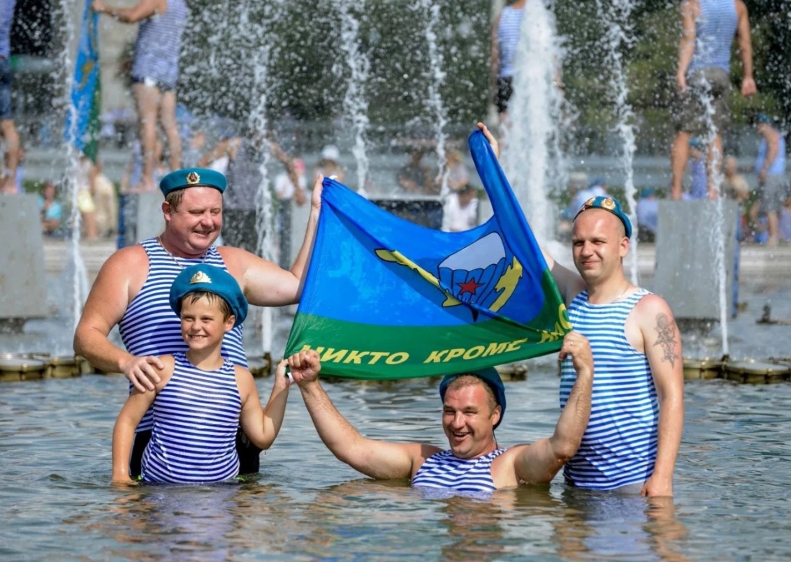 In St. Petersburg, the authorities threatened to turn off the fountains on Airborne Forces Day - Day of the Airborne Forces, Saint Petersburg, Fountain, Water cut-off, Longpost