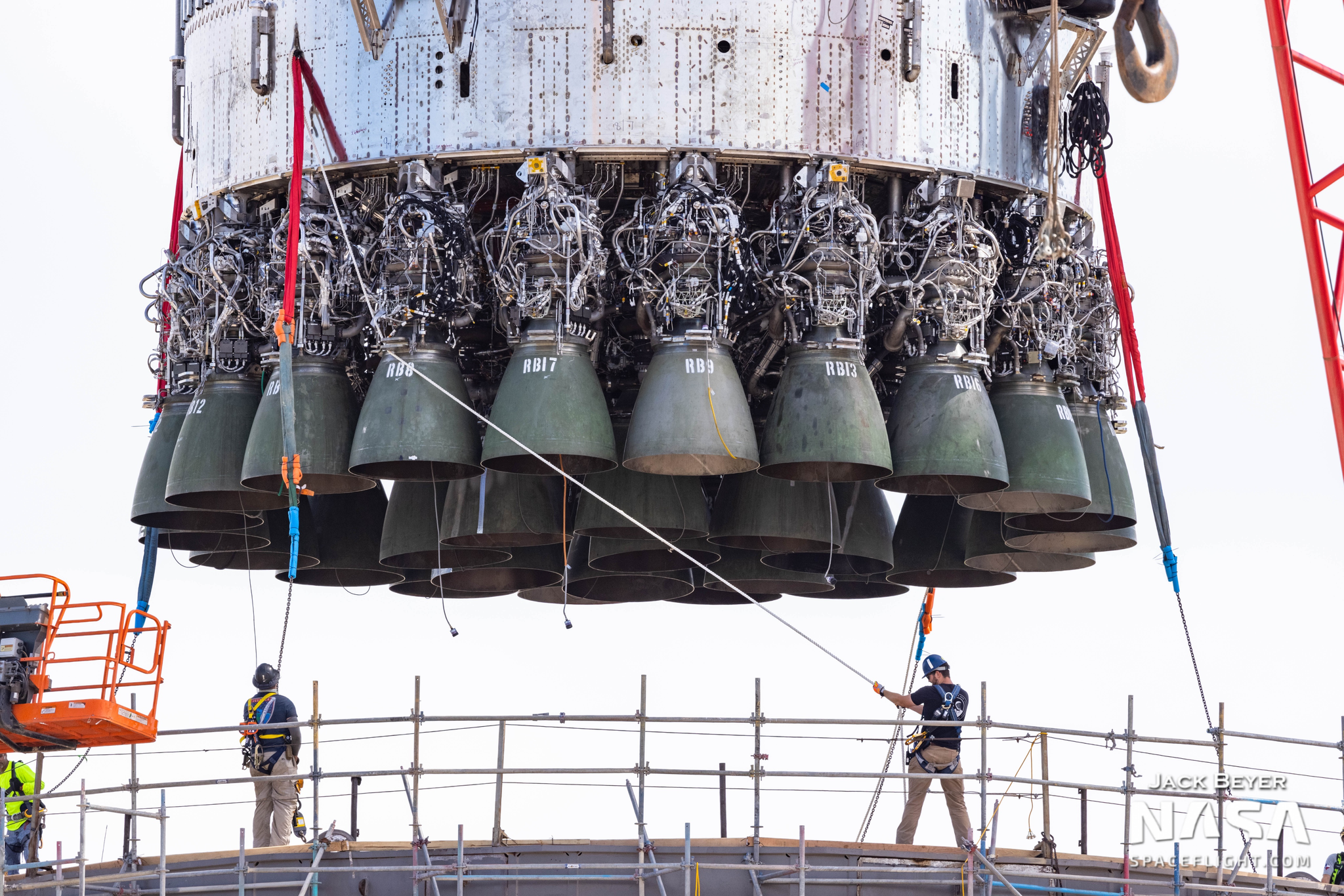 Прототип Super Heavy B4 установлен на стартовый стол - SpaceX, Технологии, Ракета-Носитель, Космонавтика, Космос, Илон Маск, Инженерия, Космический корабль, , Starship, США, Бока-Чика, Видео, Длиннопост