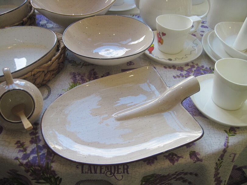 Today we will eat with a shovel! - Shovel, Porcelain, Tableware