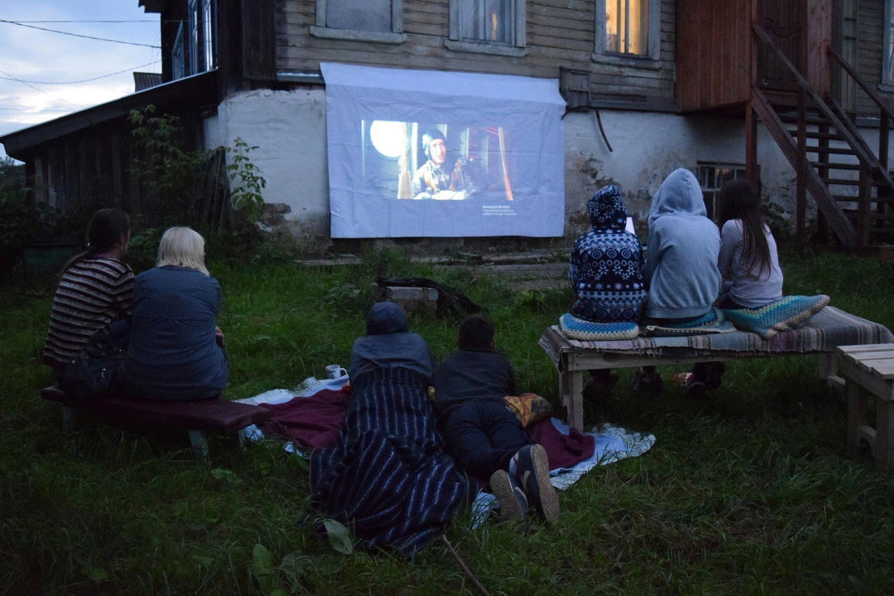 Проводите летние вечера правильно - Из сети, Деревня, Вечер, Фильмы, Лето, Проектор, Фотография