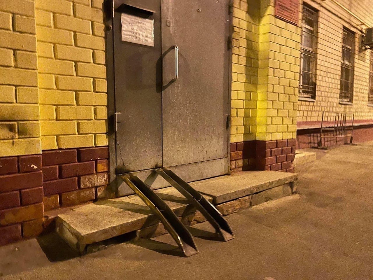 In the Moscow military registration and enlistment office, such an “absurd” ramp was installed - Moscow, Military enlistment office, Humor, Ramp, Help for people with disabilities