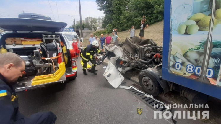 У грузовика на ходу отпала кабина с последующим вылетом на встречную полосу - ДТП, Харьков, Негатив, Грузовик, Видео, Длиннопост