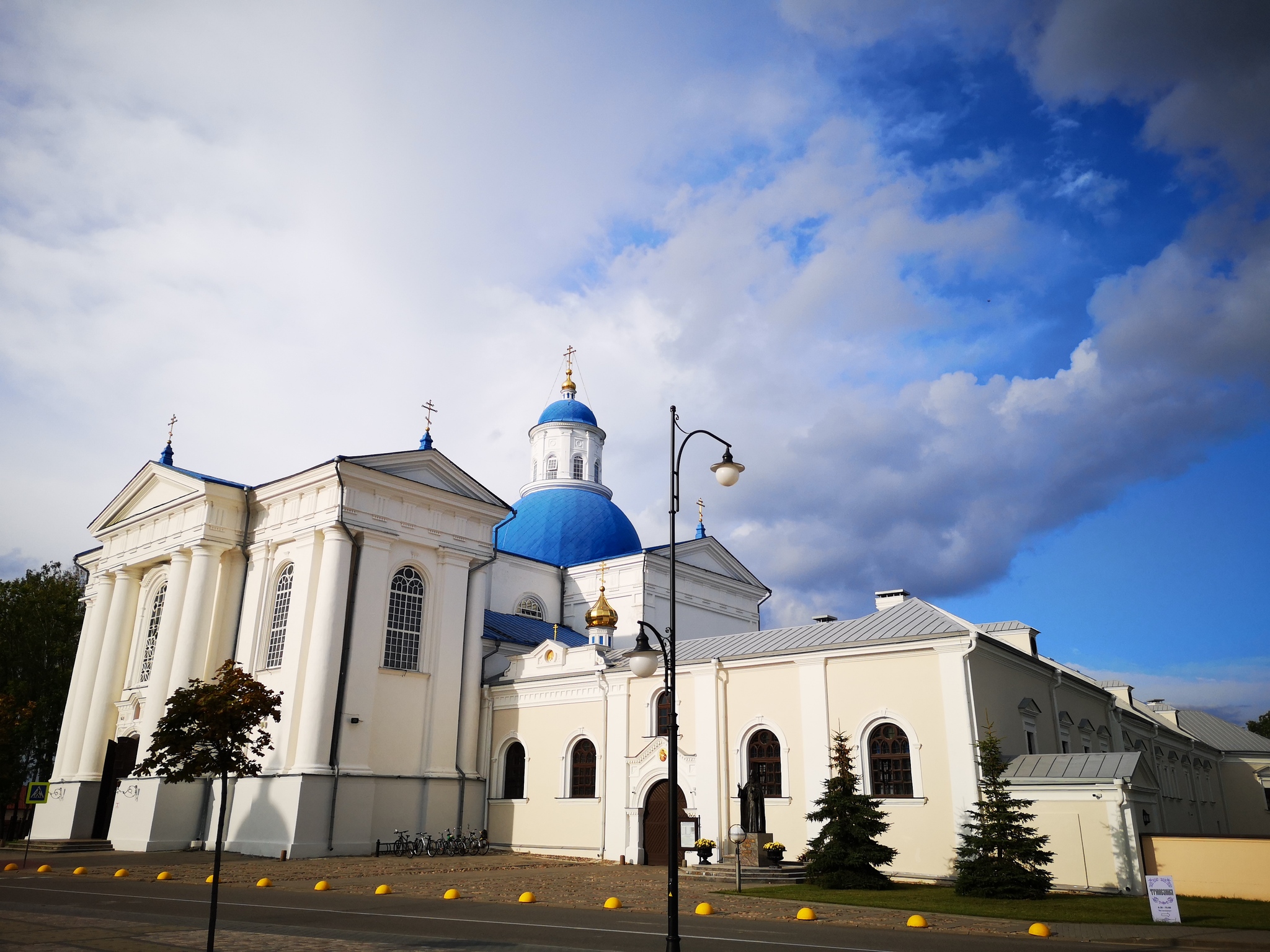 Красивое небо в Жировичах над монастырским комплексом - Моё, Монастырь, Религия, Православие, Длиннопост, Фотография, Республика Беларусь