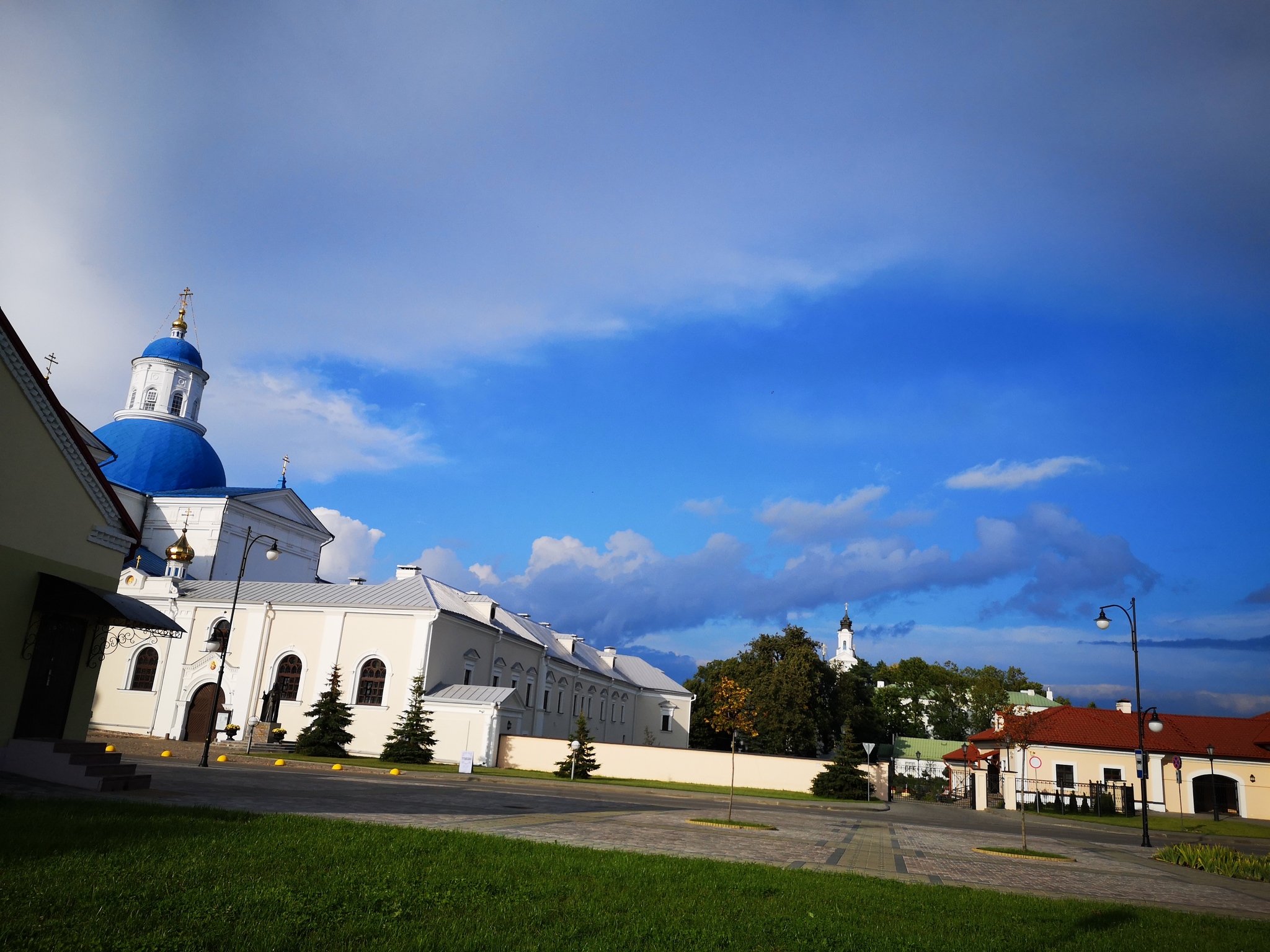 Красивое небо в Жировичах над монастырским комплексом - Моё, Монастырь, Религия, Православие, Длиннопост, Фотография, Республика Беларусь