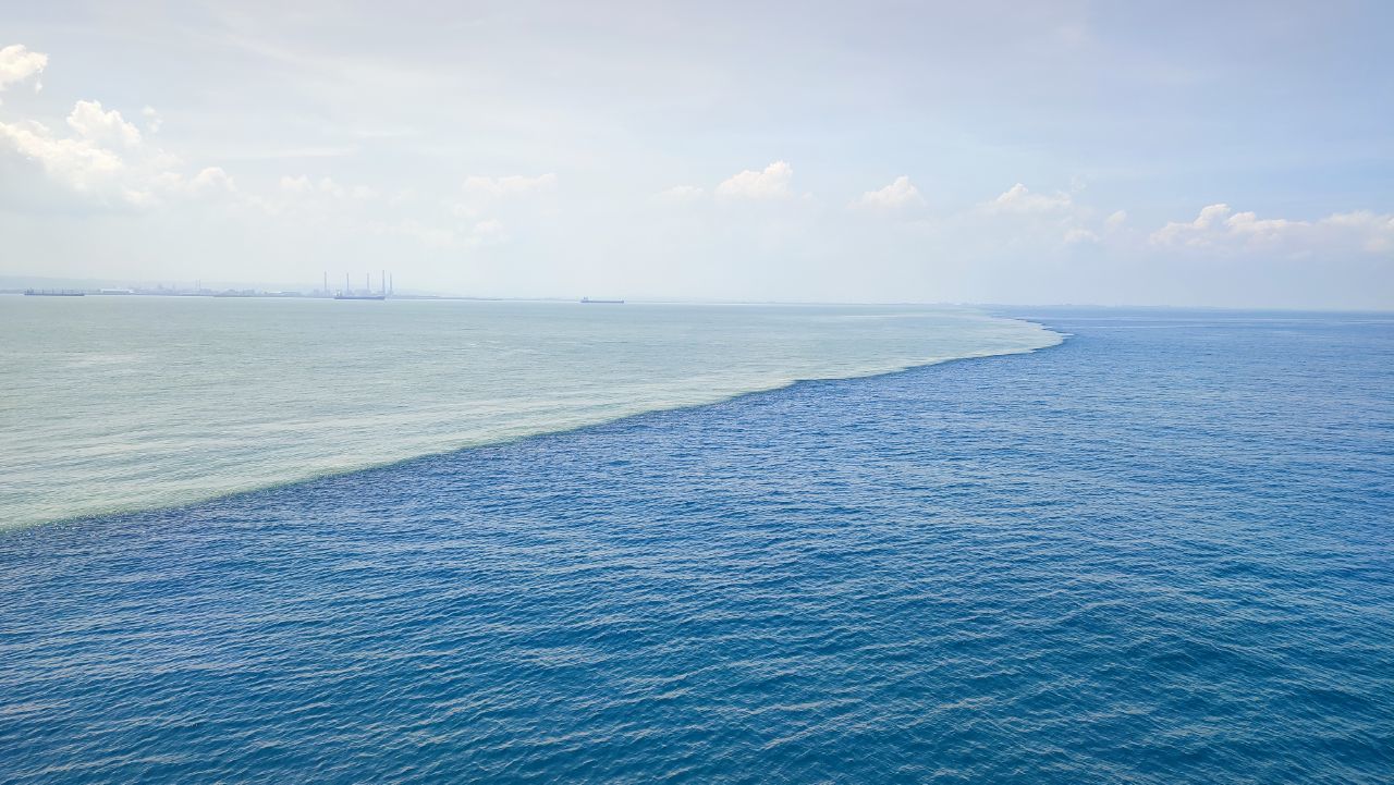 Синее море. Синее море 750 × 1334. Работа на море. Sea Sailor Bridge.