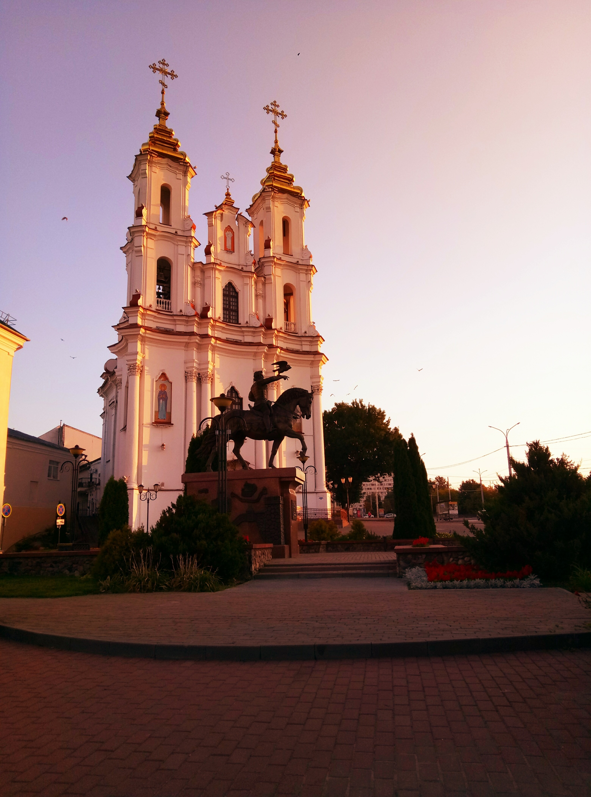 Vitebsk. Morning. Church of Anthony the Roman. Monument to Prince Olgerd - Monument, Prince, Church, Morning, Vitebsk, Republic of Belarus, The photo