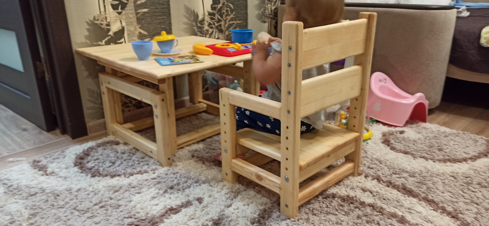 Как выбрать стол для занятий с ребенком | Статьи | Детская мебель в интернет-магазине демонтаж-самара.рф