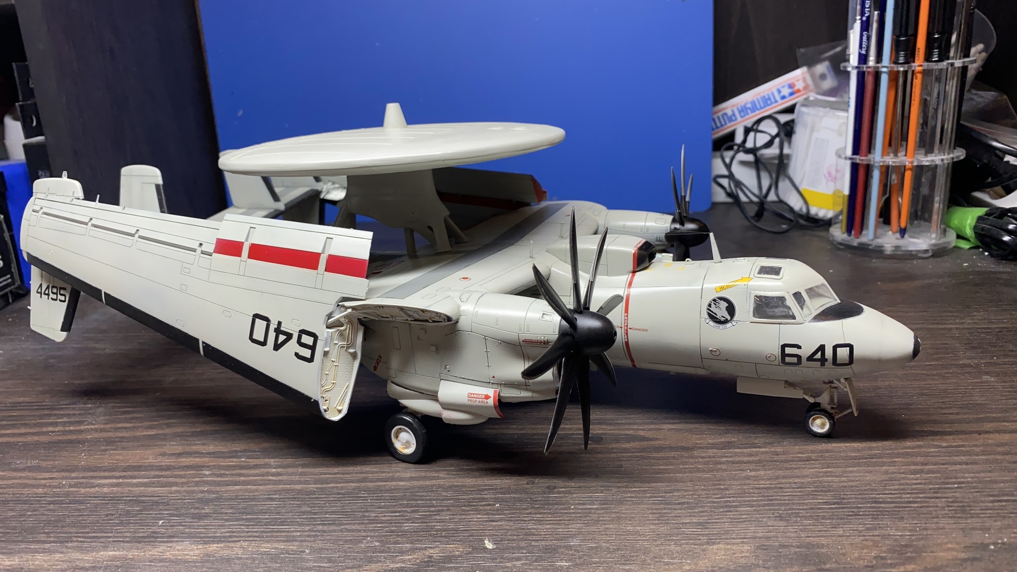 Kinetic 1/48 Grumman E-2 Hawkeye - Stand modeling, Airbrush, Airplane, US Navy, Scale model, Longpost