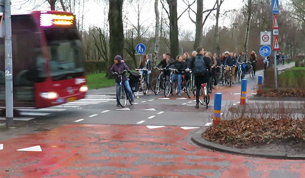 How to get rid of traffic jams and crowded public transport - We cross a snake and a parrot - My, Road, Electric scooter, A bike, Urbanism, Public transport, Life hack, Auto, Bus, , Metro, Longpost, GIF