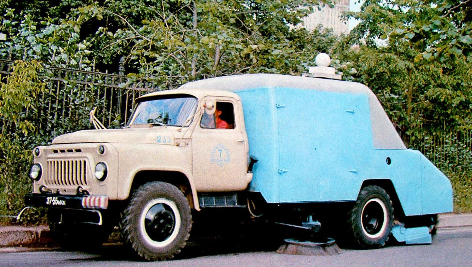 Agricultural machinery on the streets of Moscow - Housing and communal services, Sprinkler, Tractor, Moscow, Noise, Longpost