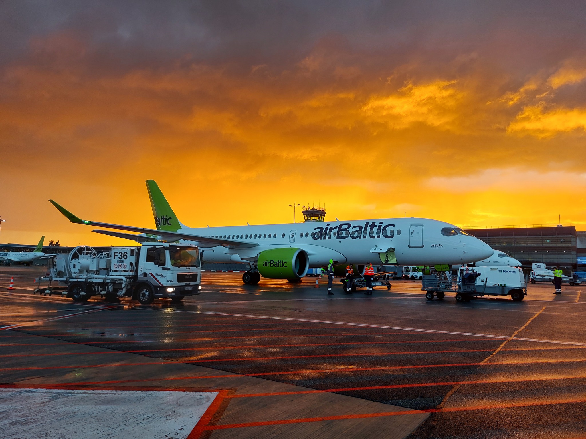 Riga airport - My, Riga, The airport, Mobile photography, dawn