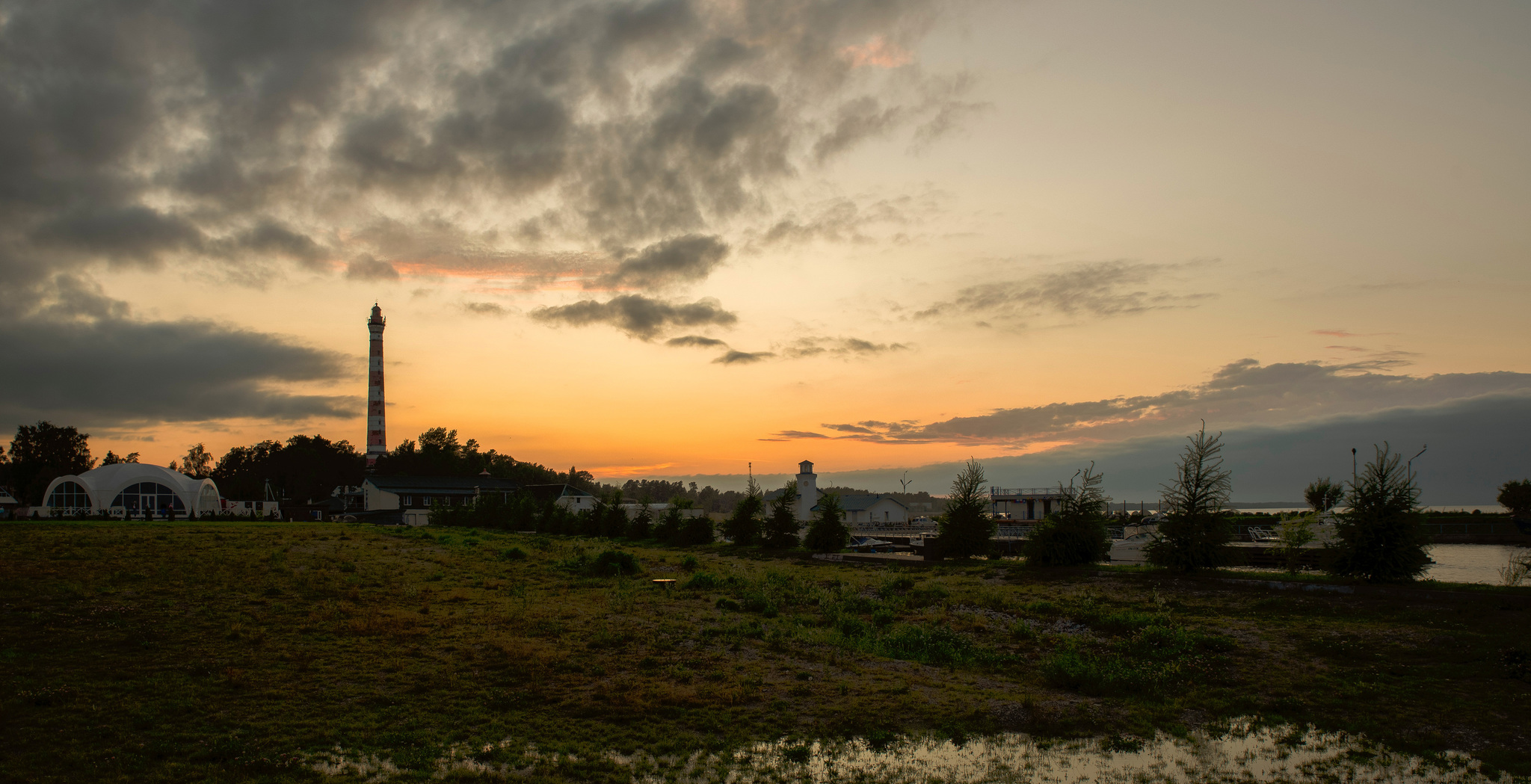 Osinovetsky lighthouse against the backdrop of the Ladoga sunset - My, Osinovec Lighthouse, Sunset, Ladoga lake, The photo, Nikon D750