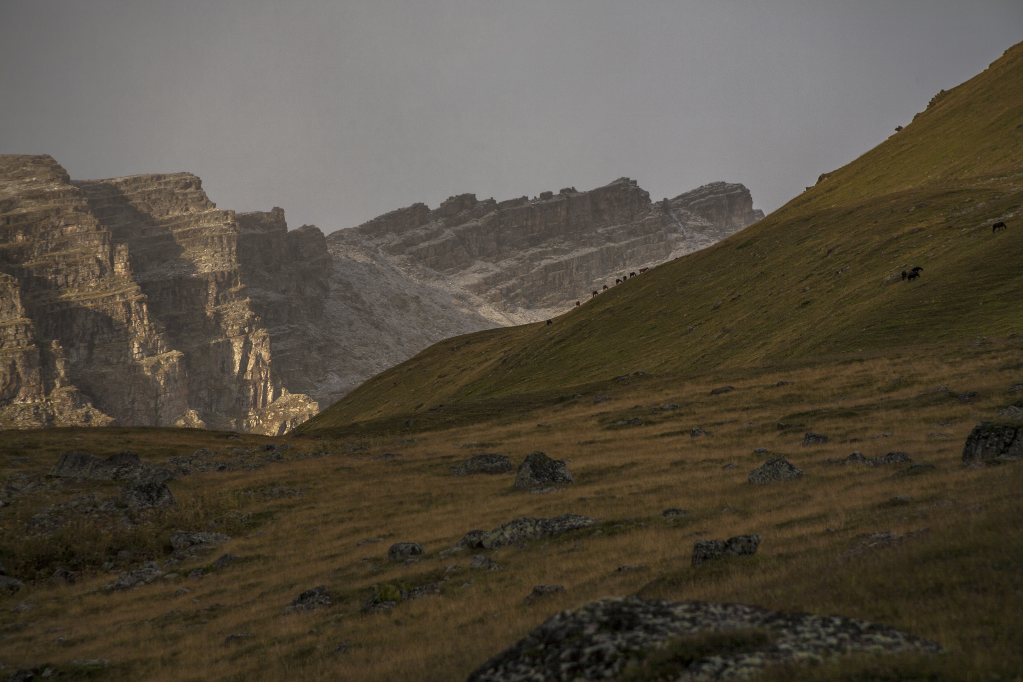 While everyone is sleeping - My, The mountains, Tourism, Tent, The sun, Sunrise, Clouds, The photo, Landscape, , Hike, Nature, Mountain tourism, Caucasus, Caucasus mountains, Karachay-Cherkessia, Morning, Longpost