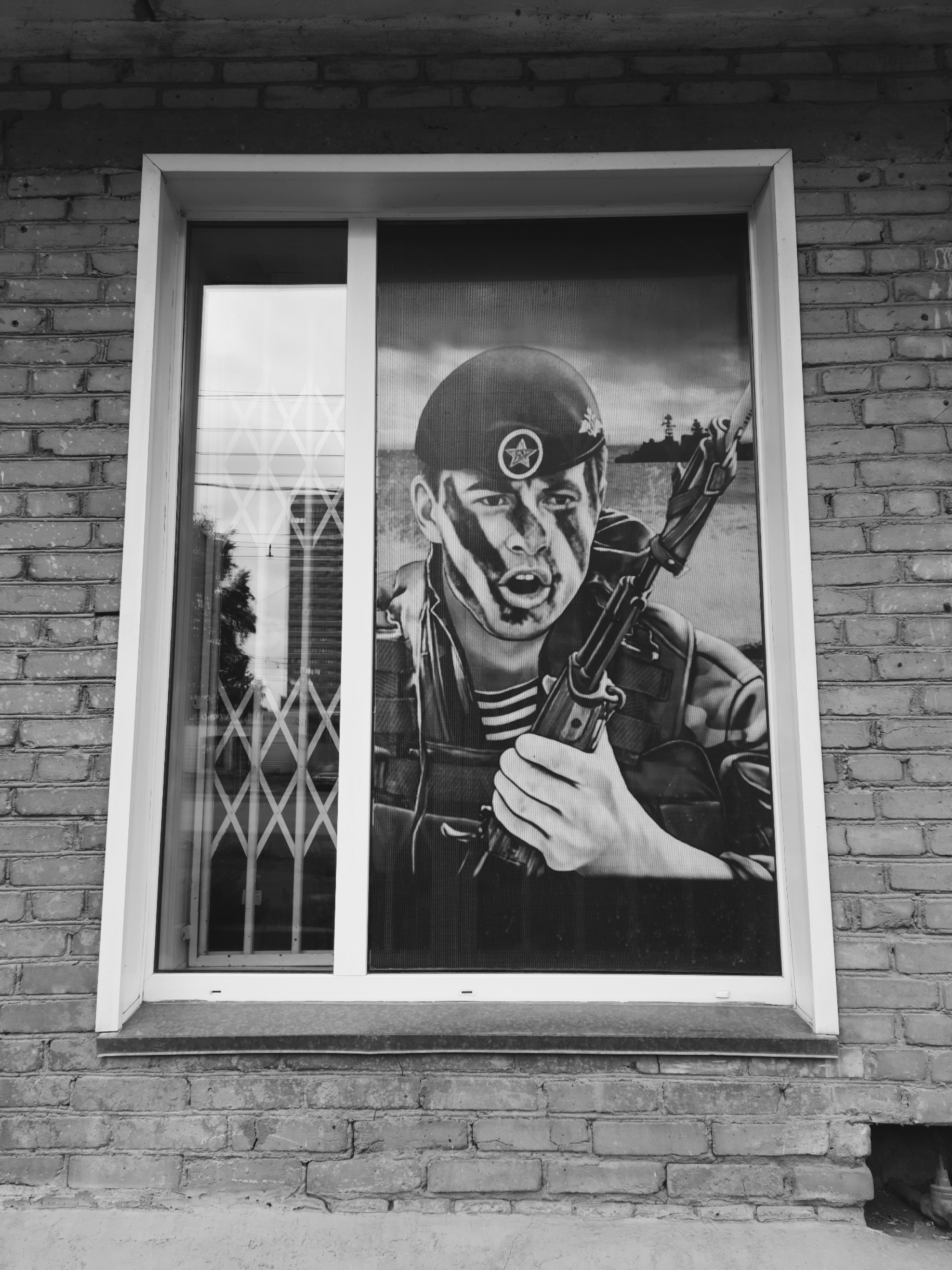 In ambush... - My, Russia, Novosibirsk, Photographer, Military uniform, People, Weapon, Black and white photo, Longpost