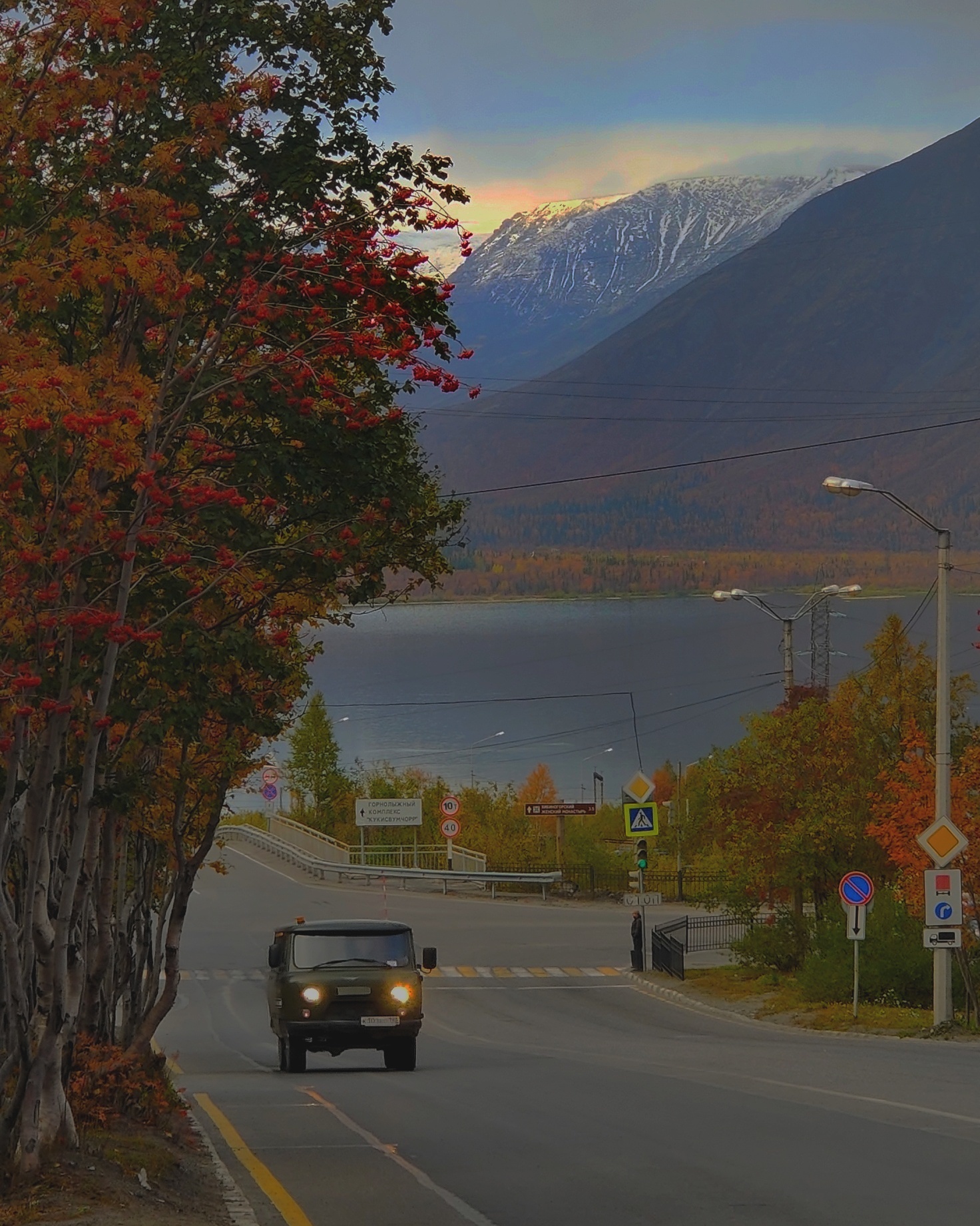 Kirovsk is like Canada, Alaska and Switzerland, only with a provincial Soviet charm - My, Mobile photography, Kirovsk, Khibiny, The mountains, The photo, Longpost