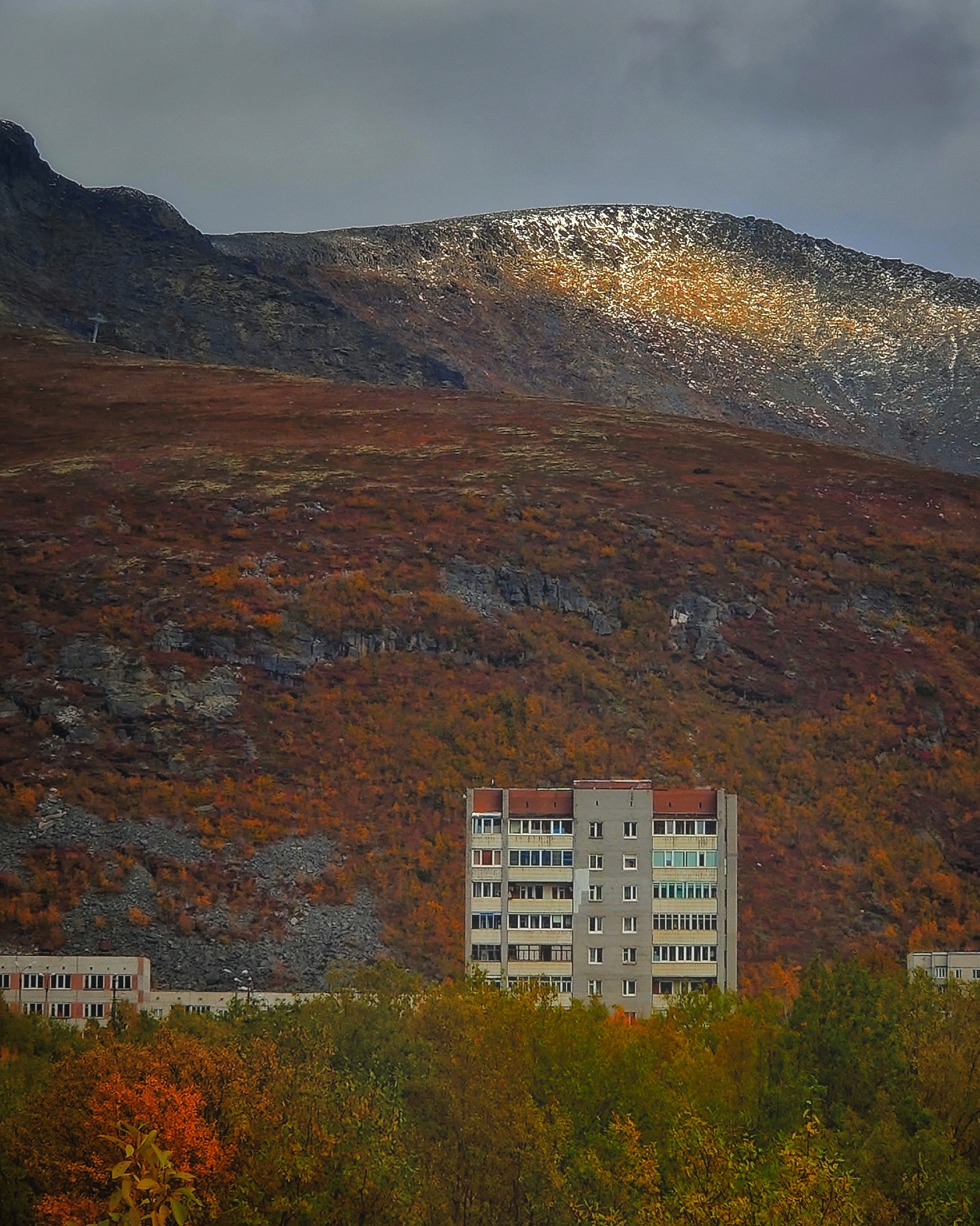 Kirovsk is like Canada, Alaska and Switzerland, only with a provincial Soviet charm - My, Mobile photography, Kirovsk, Khibiny, The mountains, The photo, Longpost