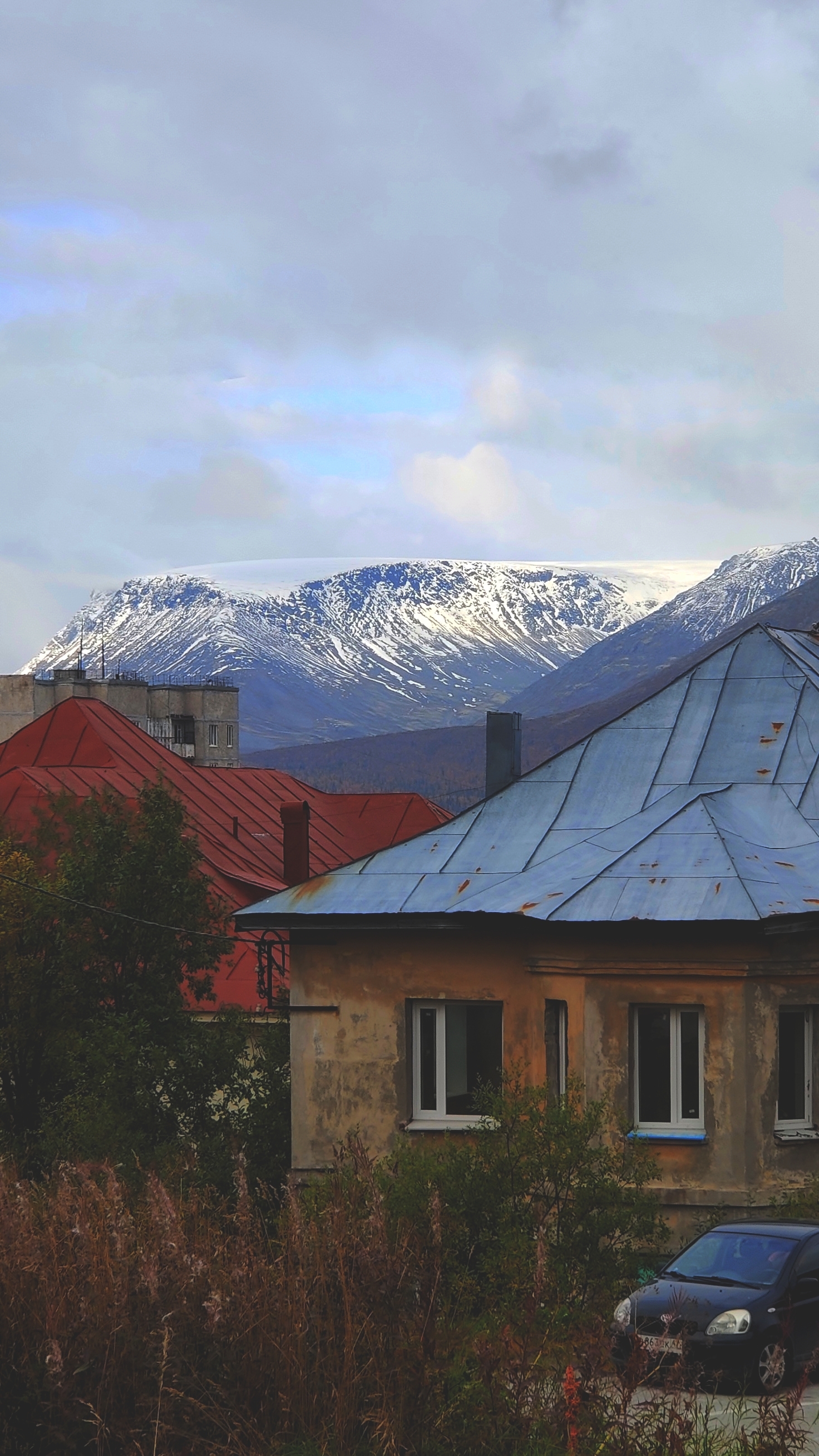 Kirovsk is like Canada, Alaska and Switzerland, only with a provincial Soviet charm - My, Mobile photography, Kirovsk, Khibiny, The mountains, The photo, Longpost