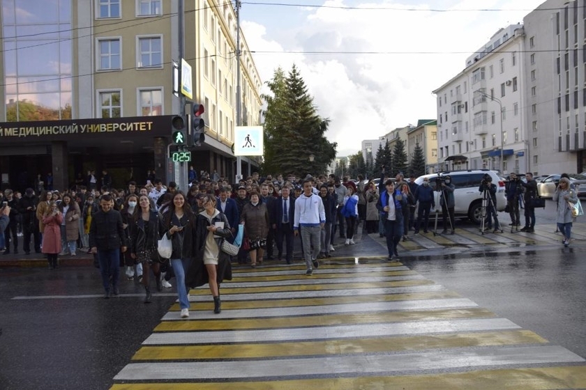 В Уфе торжественно открыли светофор - Уфа, Праздники, Единая Россия