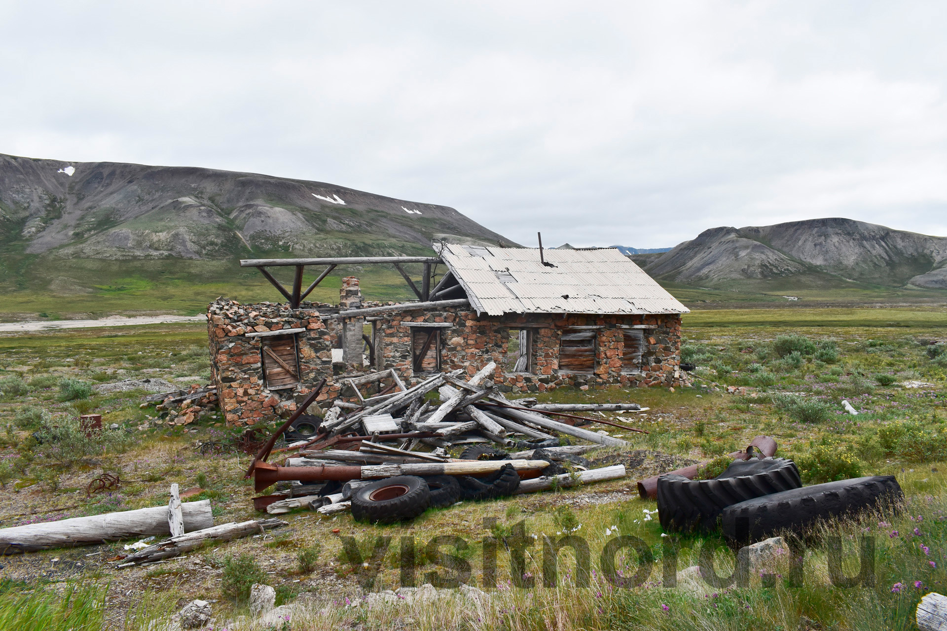 Rusty Hill and Mysterious Lake. - My, Russia, Abandoned, The mountains, Lake, Hills, Travels, Tourism, Туристы, , Travelers, Longpost, The photo