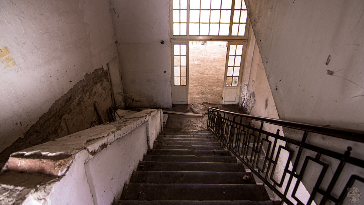 We found the perfect abandoned castle in case of a zombie apocalypse - even canned food was left in the basements - My, Abandoned, Locks, Architecture, Serbia, Travels, Longpost