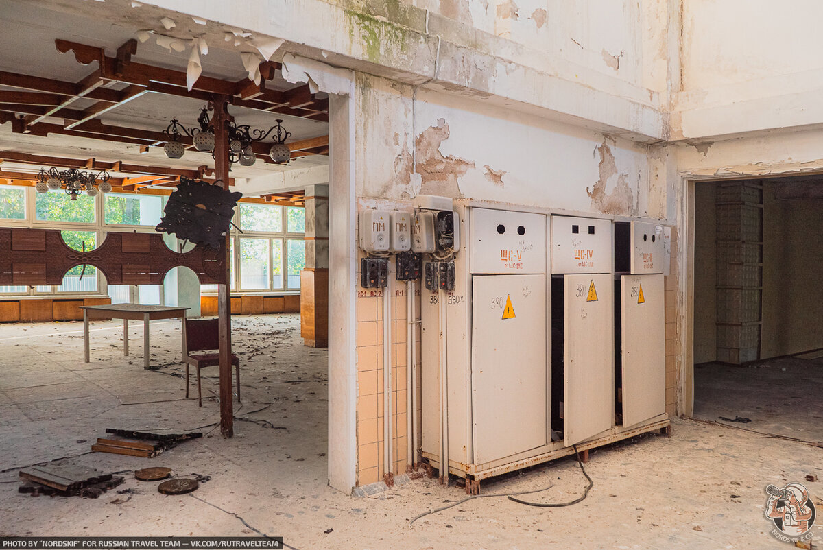 Abandoned Tale The fading beauty of an abandoned sanatorium with magnificent chandeliers and stained glass windows - My, Abandoned, the USSR, Architecture, Interior, Longpost