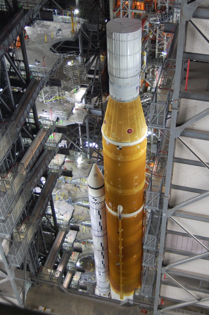 Preparing SLS for launch - Sls, NASA, Artemis (space program), Rocket, Longpost