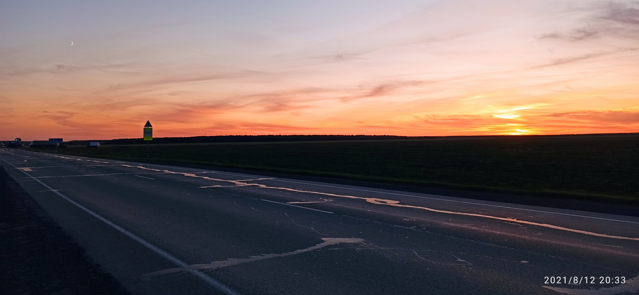 Tyumen region, without processing - My, Tyumen region, Without processing, Mobile photography, Sunset, Fog, Nature, Road, Longpost