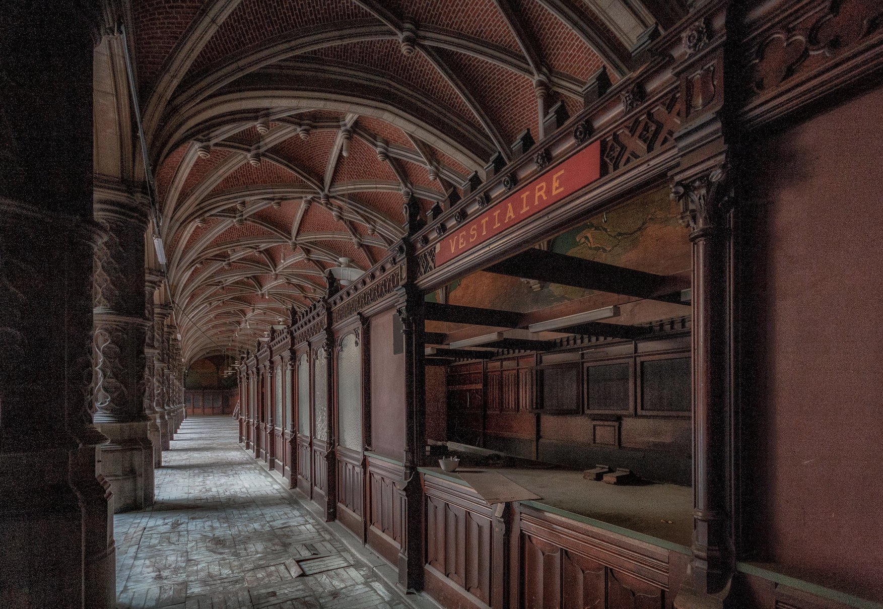 The scale of this abandoned place in the heart of the metropolis is impressive. For 20 years people have been walking past, not realizing what the walls of the 15th century hide - My, Urbanfact, Abandoned, Cast, Belgium, Old times, Architecture, Interior, Urbanism, , Urbanism, Tourism, All ashes, Longpost, Yandex Zen