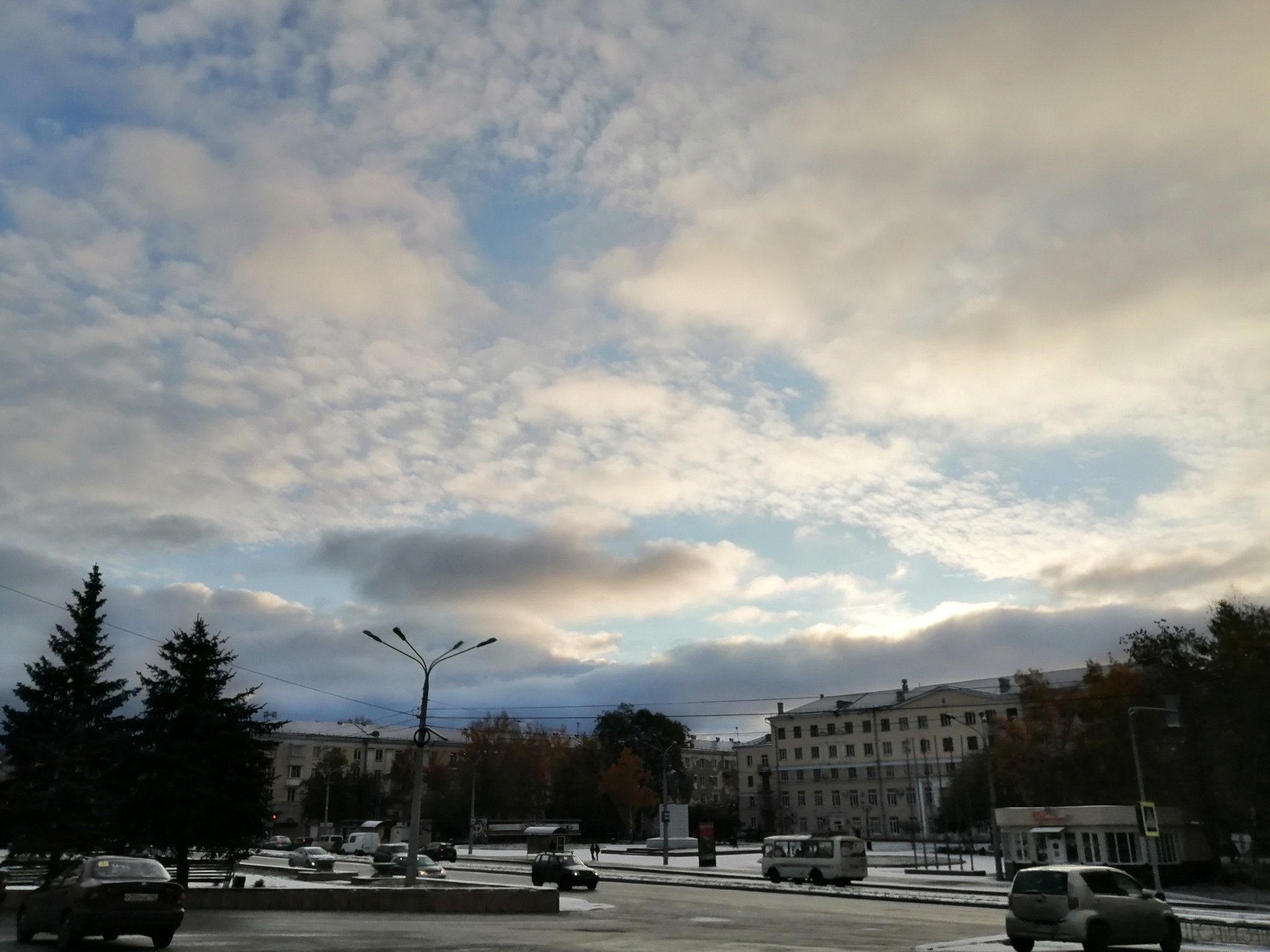 A bit of sky in a ribbon - My, The photo, Mobile photography, Sky, Flowers, Clouds, Longpost