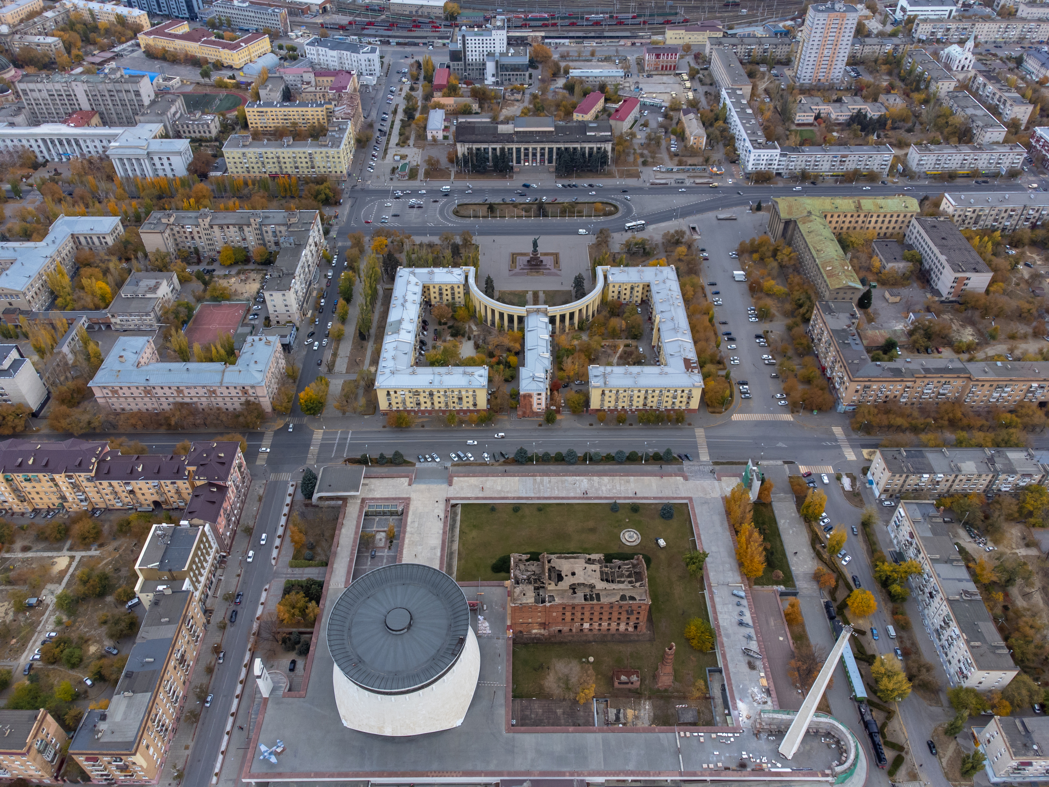 Мельница Гергардта и Дом Павлова в Волгограде осенью | Пикабу