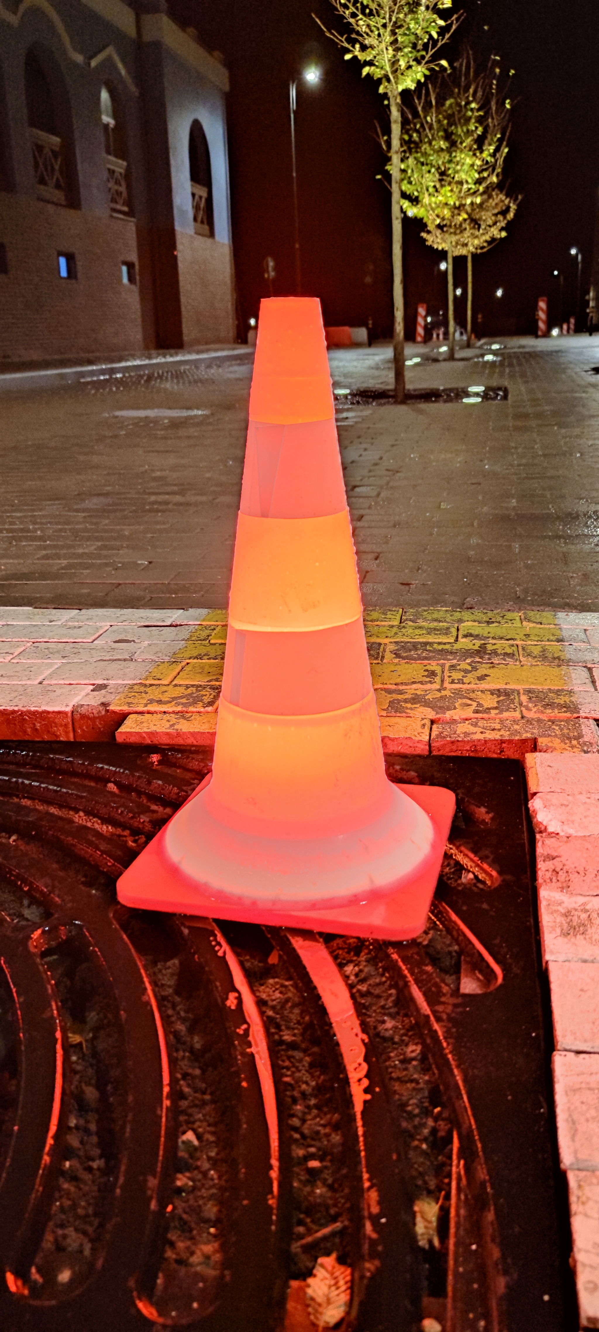 On a street lamp - My, Mobile photography, Photo on sneaker, The photo, Road cone, Longpost