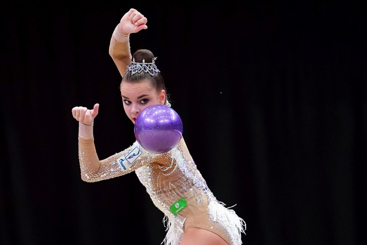 Dina Averina won gold in ball exercises at the World Championships - Dina Averina, Maxim Averin, Gymnastics, Japan