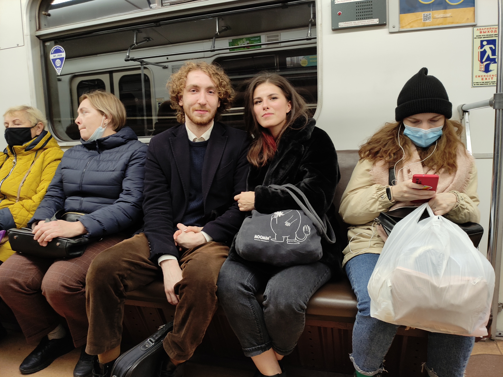 Питерское метро, фотографии незнакомых людей | Пикабу