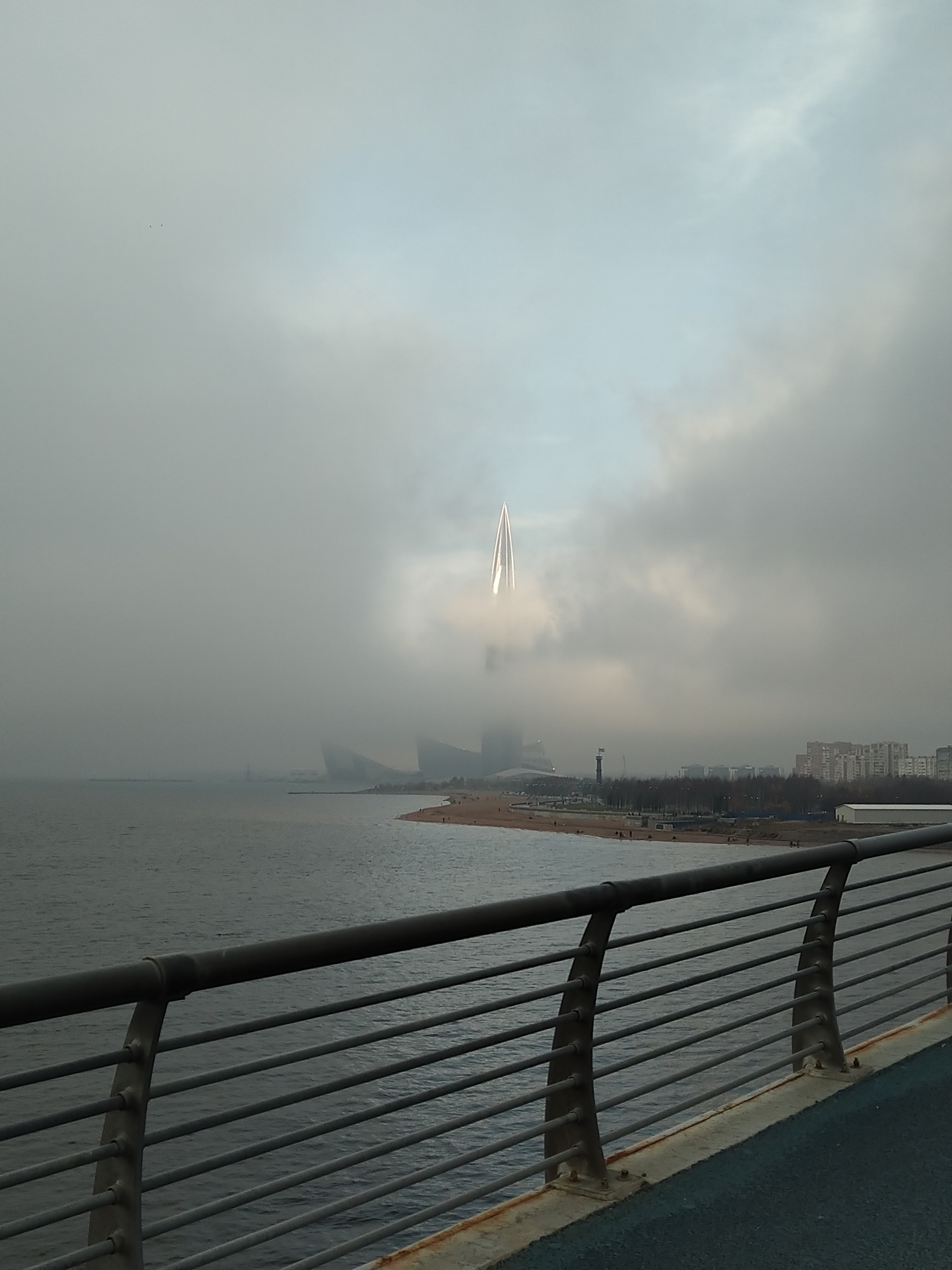 31/10/21 St. Petersburg. 300th Anniversary Park. Something is missing? - My, Saint Petersburg, Mobile photography, Fog, Longpost