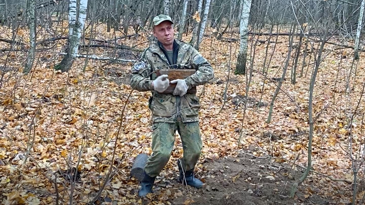 Нашел и выкопал тяжелые, железные слитки в заброшенной в/ч, которая  располагалась в лесу | Пикабу