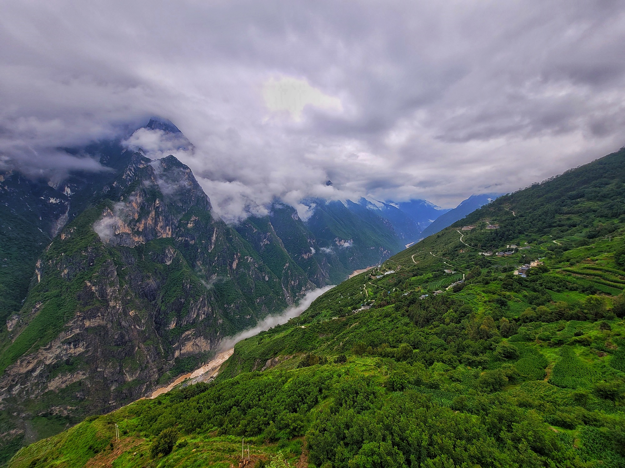 Leaping Tiger Gorge - My, China, The mountains, The photo, Mobile photography, Travels, Ukrainians, Video blog, Video, Longpost