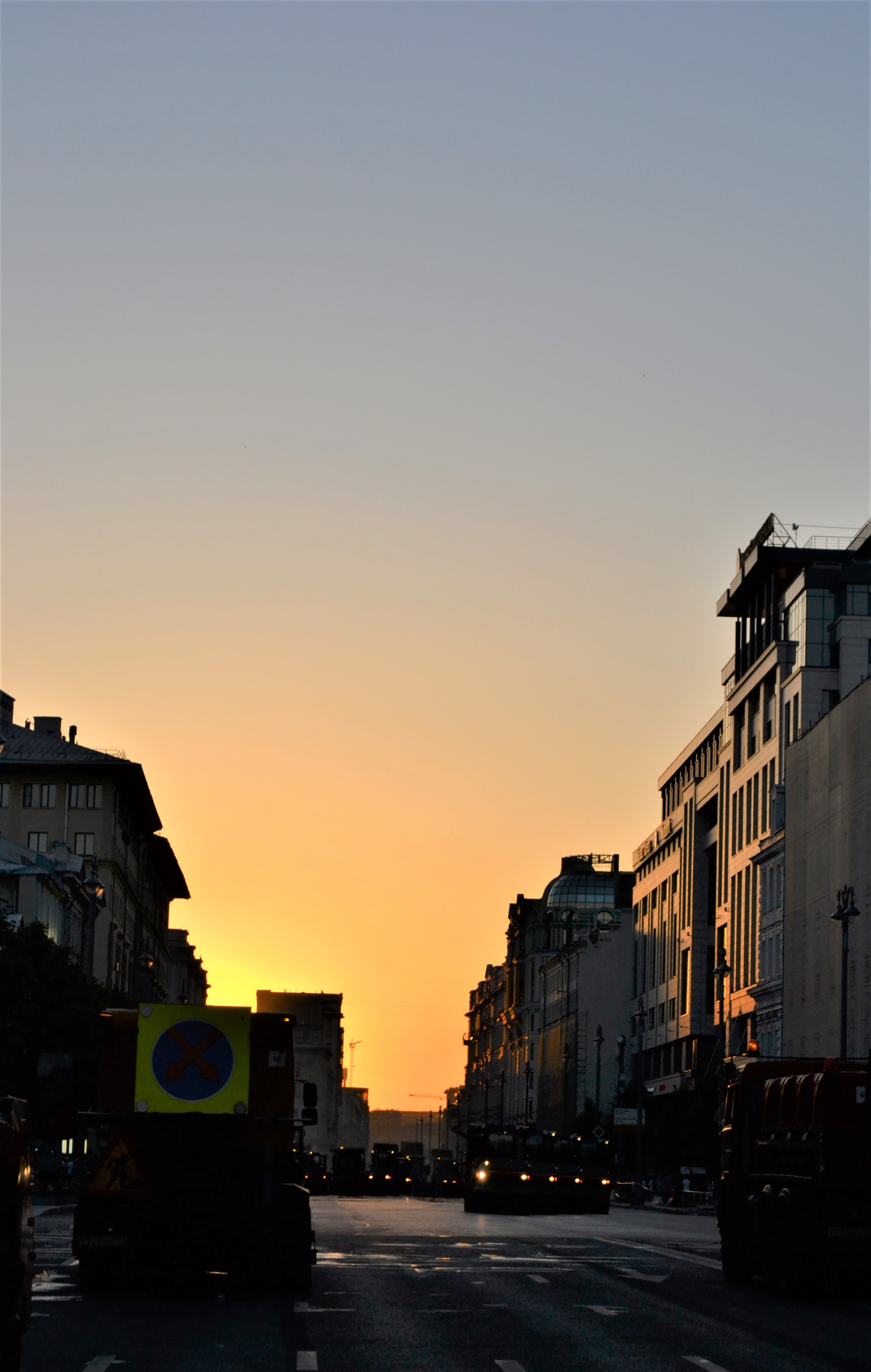 Relaying asphalt on Tverskaya - My, Moscow, Special equipment, Asphalt, Luxury, Tverskaya Street, Sunset, The photo, Capital, Russia, Longpost