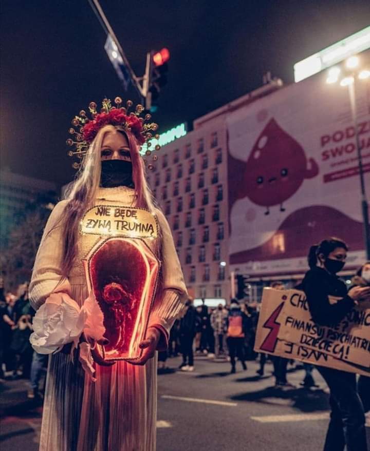 Вчерашний протест в Варшаве, вызванный смертью беременной женщины в больнице от сепсиса - Польша, Аборт, Протест, Политика, Длиннопост, Запрет аборта, Негатив