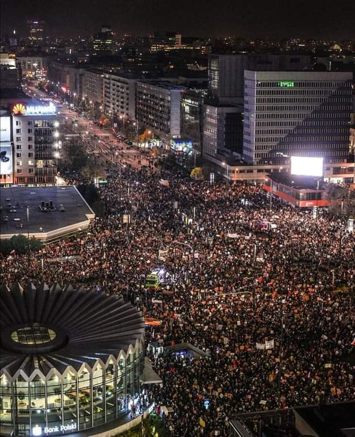 Yesterday's protest in Warsaw sparked by the death of a pregnant woman in hospital from sepsis - Poland, Abortion, Protest, Politics, Longpost, Prohibition of abortion, Negative