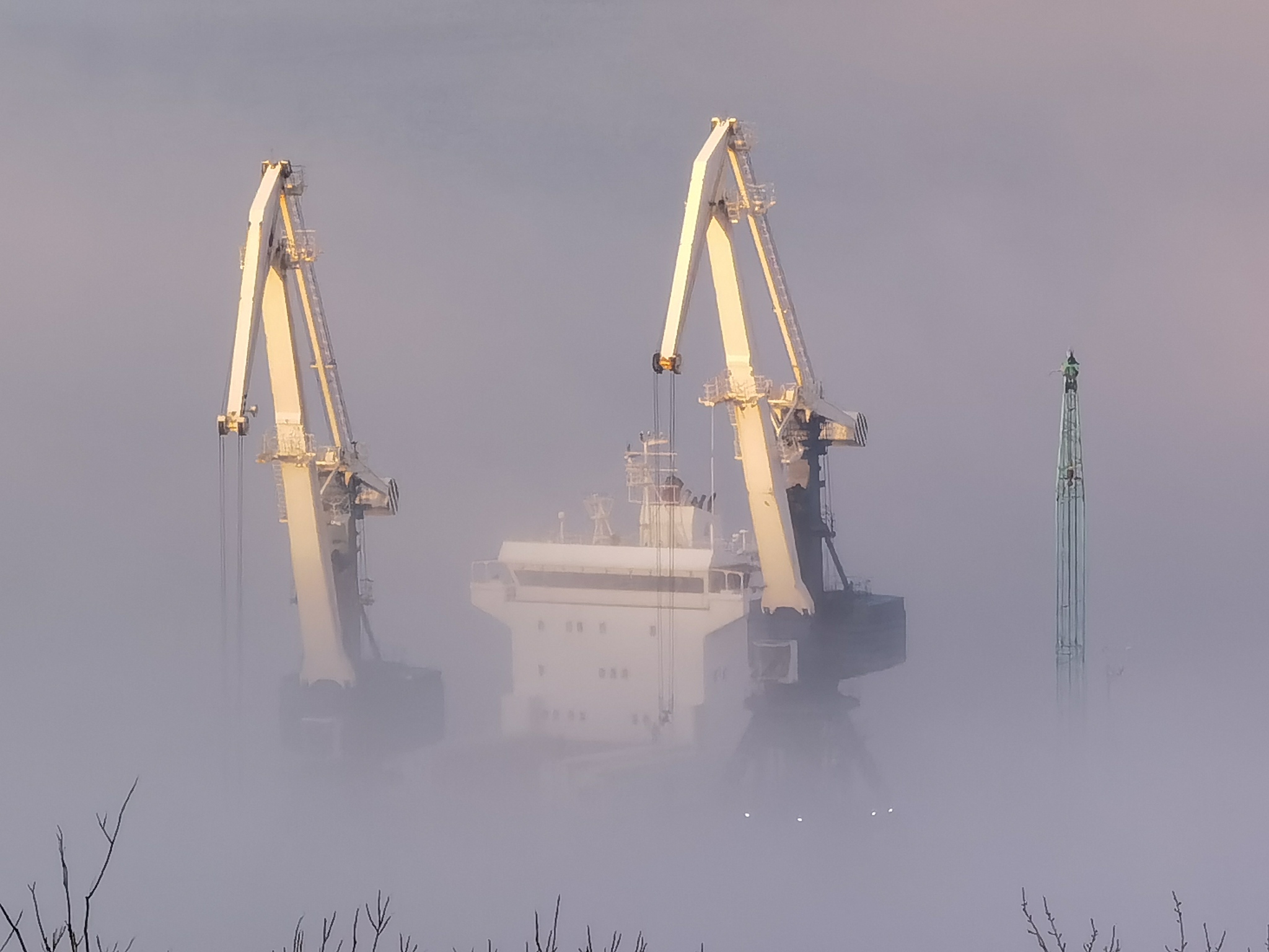 Расссссветное - Моё, Кран, Рассвет, Туман, Петропавловск-Камчатский, Фотография