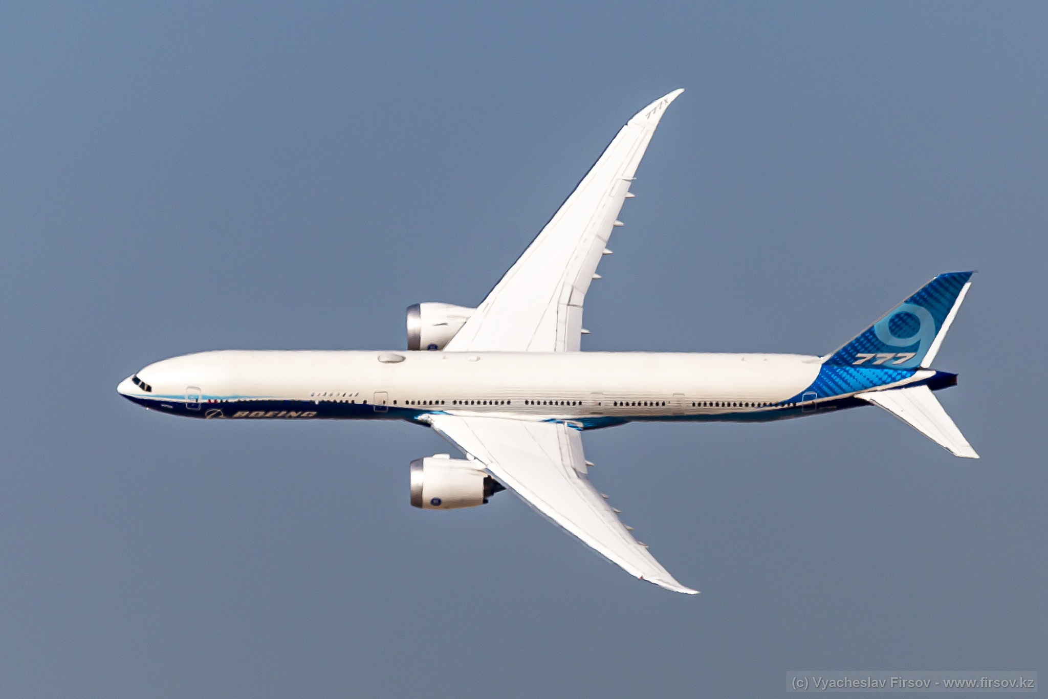 Boeing 777-800.