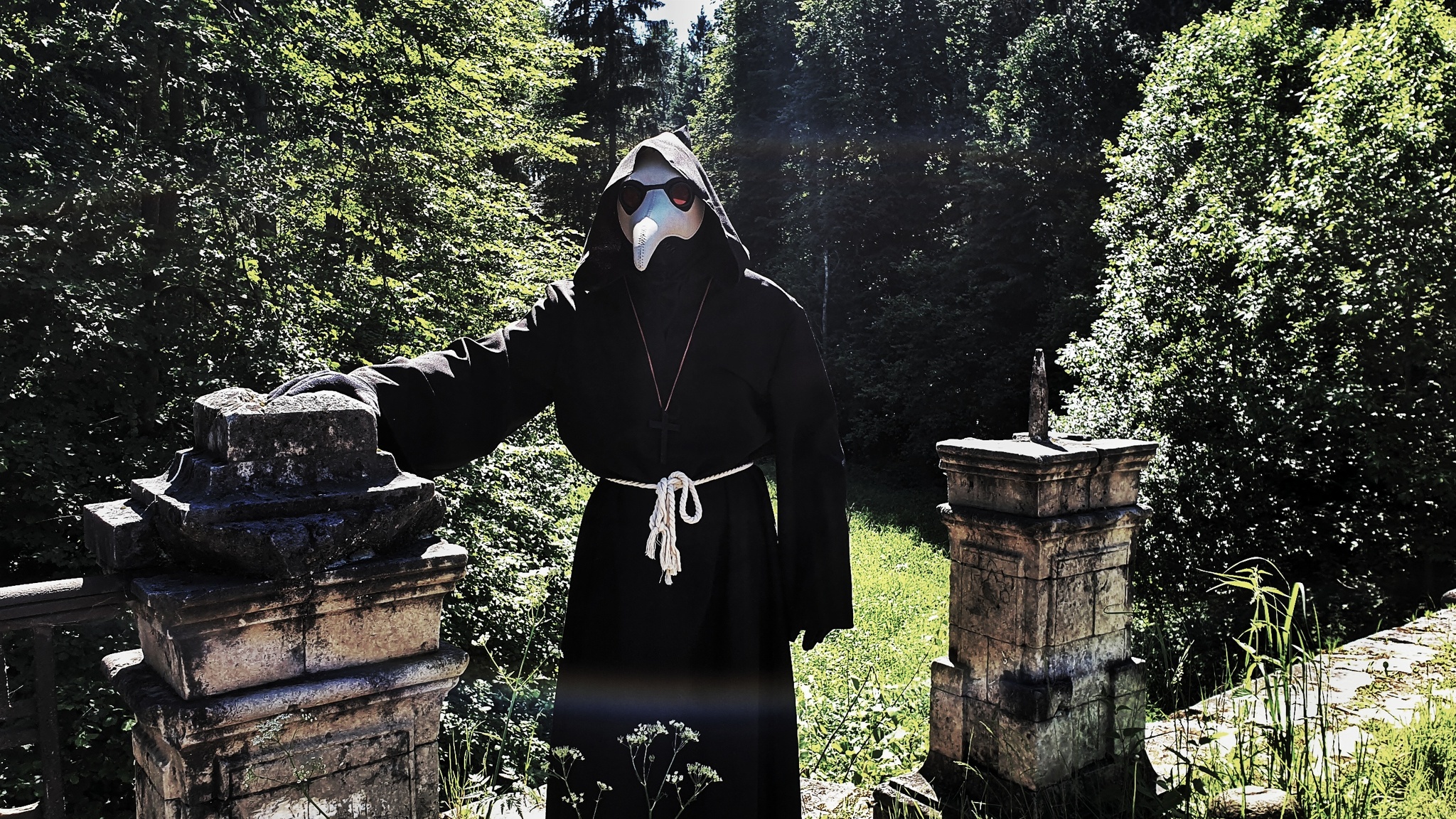 Plague Doctor Abel - My, The photo, Street photography, Plague, Plague Doctor, Cosplay, Cosplayers, Pestilence, Mask, Plague Doctor Mask, PHOTOSESSION, Birds, The inquisition, Longpost