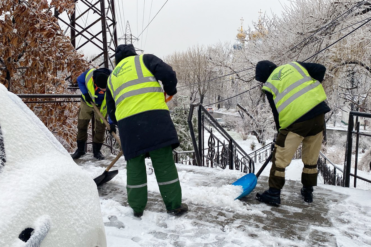 Freezing rain 2.0 in Vladivostok - fortunately, the release is weak - My, Vladivostok, Primorsky Krai, Ice, Snow, Bad weather