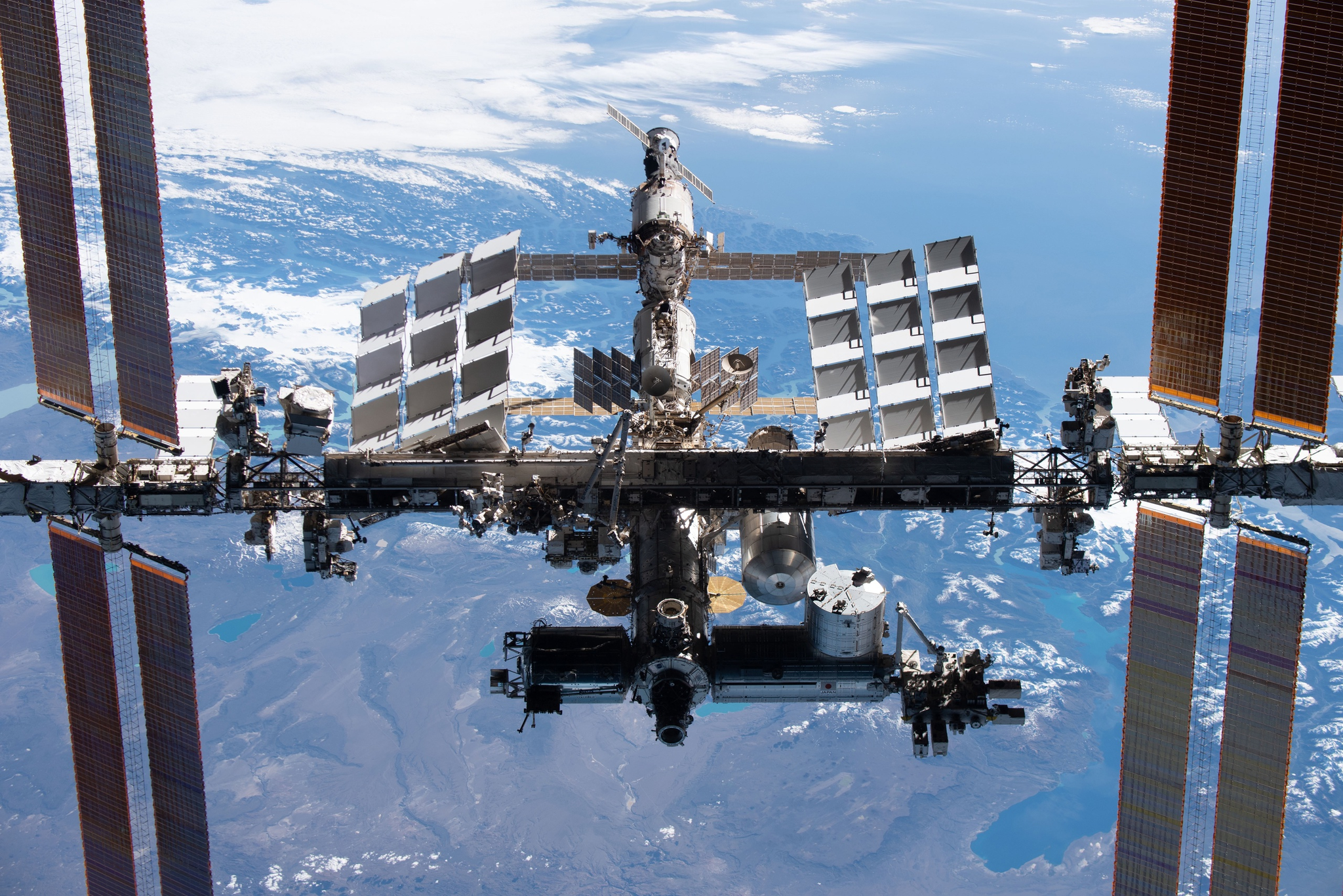 Photographs of the ISS taken by Tom Peske on November 8 during the Crew Dragon flyby of the station - Cosmonautics, ISS, Spacex, Longpost