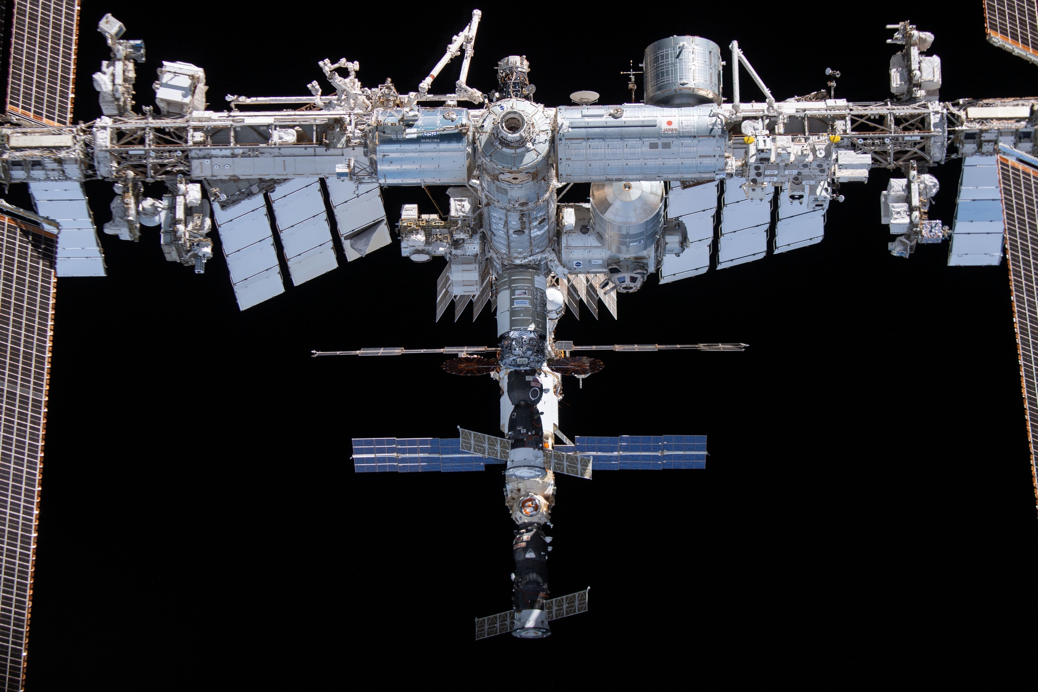 Photographs of the ISS taken by Tom Peske on November 8 during the Crew Dragon flyby of the station - Cosmonautics, ISS, Spacex, Longpost