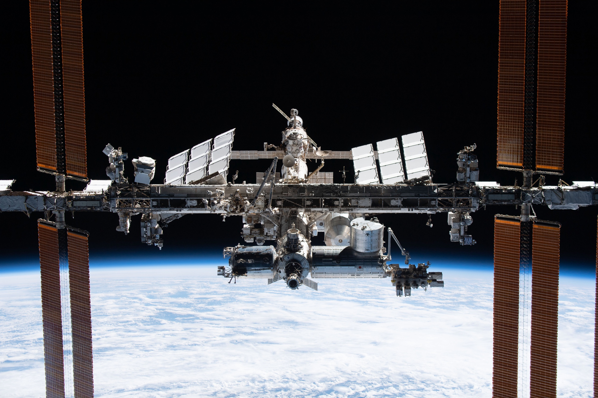 Photographs of the ISS taken by Tom Peske on November 8 during the Crew Dragon flyby of the station - Cosmonautics, ISS, Spacex, Longpost