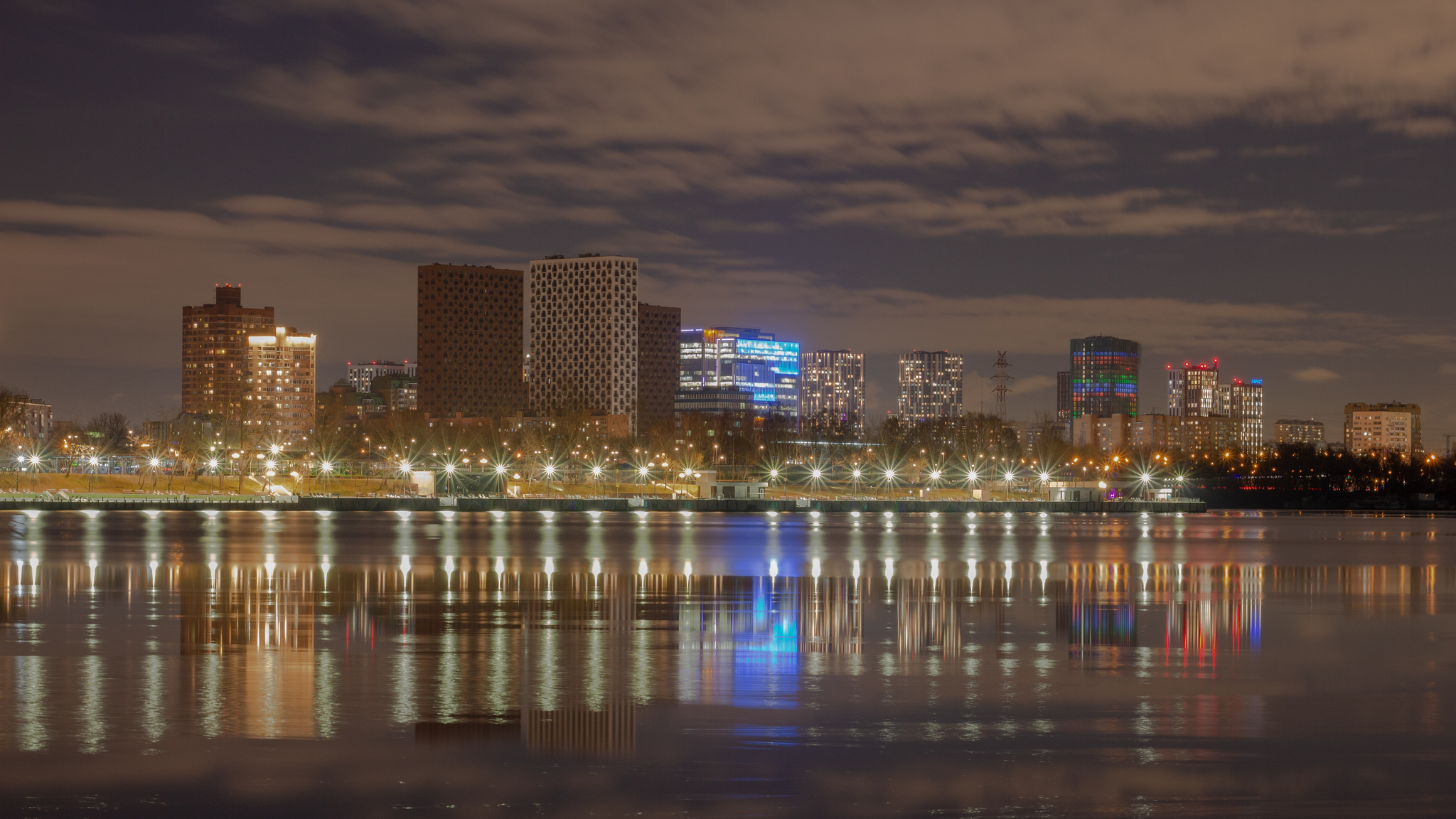 City night lights - My, The photo, Canon, Moscow, Night, Night city, Lights, River Station, Architecture, Moscow Canal, River, Black and white, Tb color, Longpost, moon